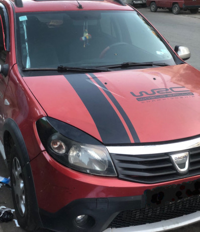 nakleika-na-kapot-avto-dve-polosy-wrc-cernaia-big-4