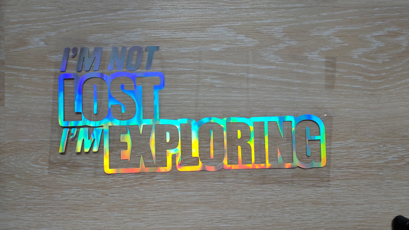 nakleika-na-avto-im-not-lost-im-exploring-perevoditsia-ia-ne-poterialsia-ia-issleduiu-big-4