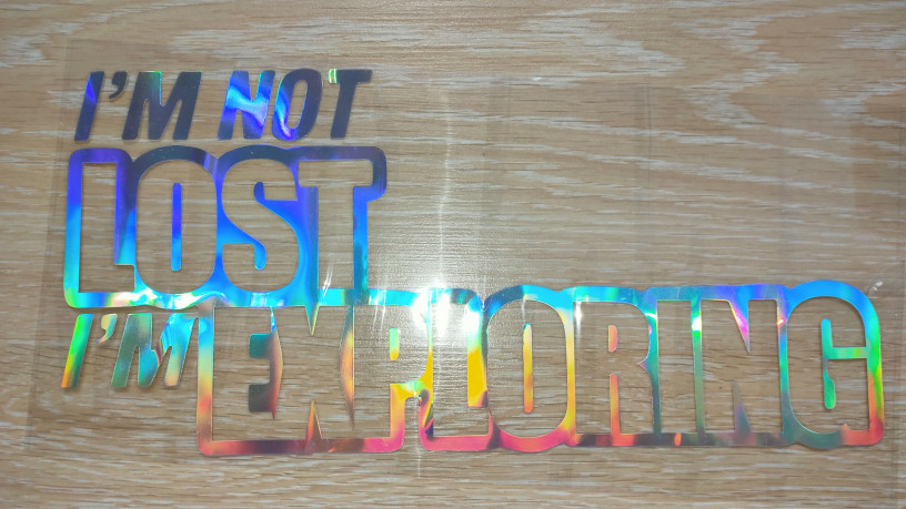 nakleika-na-avto-im-not-lost-im-exploring-perevoditsia-ia-ne-poterialsia-ia-issleduiu-big-3