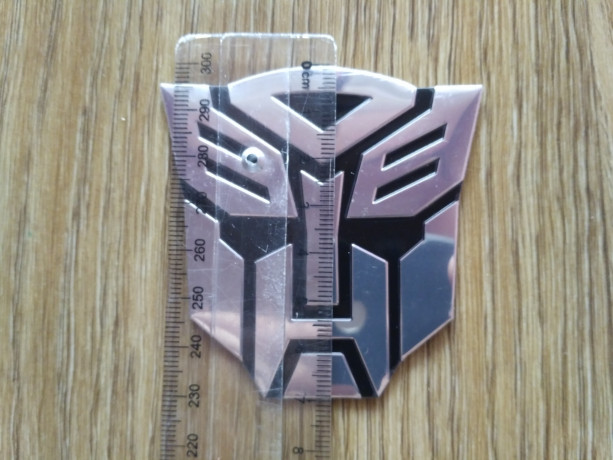 nakleika-avtobot-na-avto-ili-moto-transformer-big-3