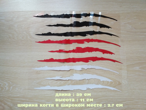 nakleika-na-avto-v-vide-carapiny-kogtem-cernaia-belaia-krasnaia-svetootrazaiushhaia-big-0