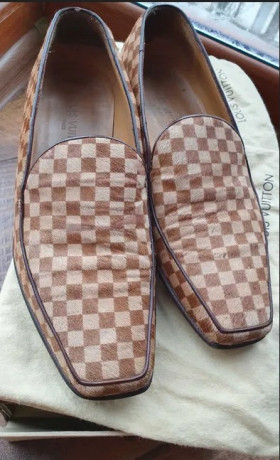 vintazni-loferi-z-xutra-poni-louis-vuitton-big-4