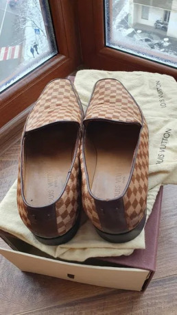 vintazni-loferi-z-xutra-poni-louis-vuitton-big-3