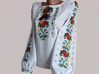 Вишиванка жіноча біла, машинна вишивка хрестиком, бавовна