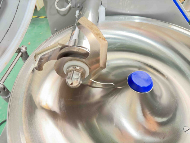 kuter-dlia-podribnennia-miasa-kovbasi-salativ-stvega-meat-cutter-f40-big-6