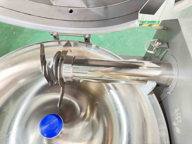 kuter-dlia-podribnennia-miasa-kovbasi-salativ-stvega-meat-cutter-f40-big-5