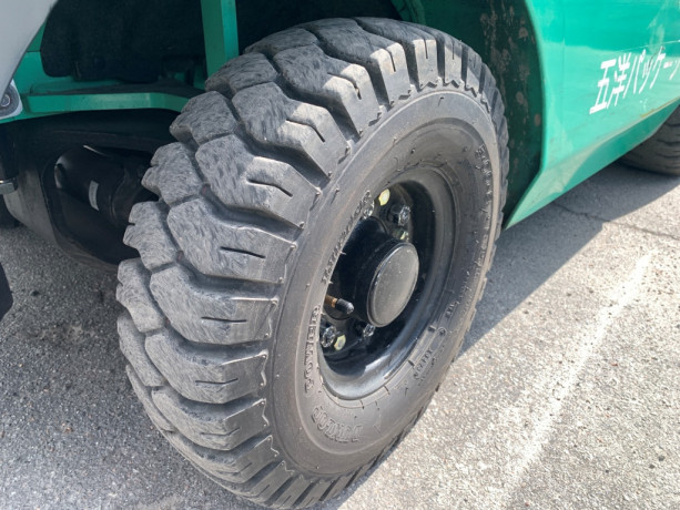 pogruzcik-mitsubishi-na-15-tonny-2020-goda-na-pnevmosinax-big-3