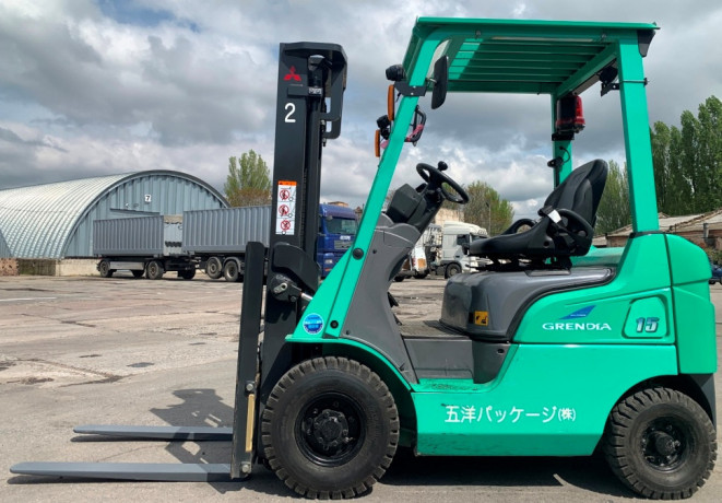 pogruzcik-mitsubishi-na-15-tonny-2020-goda-na-pnevmosinax-big-0