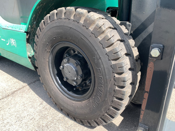 pogruzcik-mitsubishi-na-15-tonny-2020-goda-na-pnevmosinax-big-4