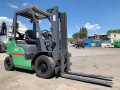 avtopogruzcik-nissan-na-2-tonny-s-dopolnitelnoi-gidroliniei-small-1