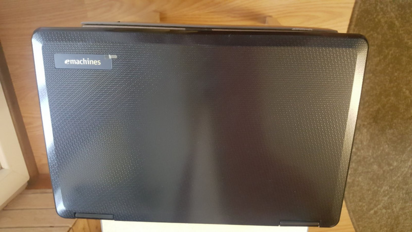 noutbuk-aser-emachines-e725-big-4