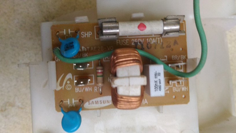 samsung-model-mw712kr-plata-z-plastkovim-derzatelem-big-1
