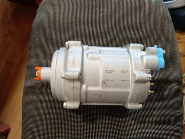 kompressor-elektriceskii-dlia-parkovocnogo-kondicionera-12-i-24-v-big-0