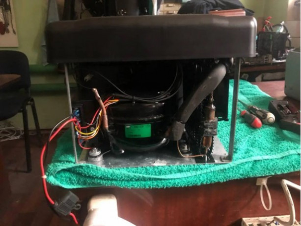 universalnii-avtoxolodilnik-20l-12v24v220v-big-5