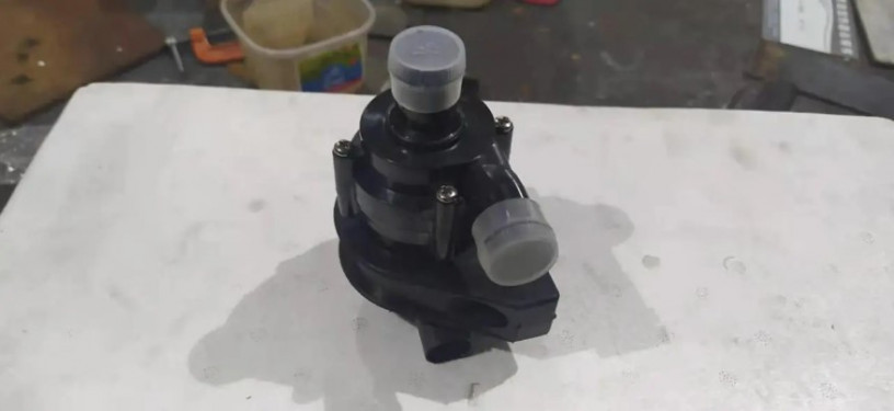 pompa-eberspacher-hydronic-webasto-zidkostnaia-volkswagen-passat-big-1