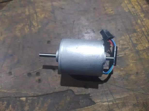 elektrodvigatel-kompressora-eberspacher-hydronic-d4-d5ws-12v-big-0