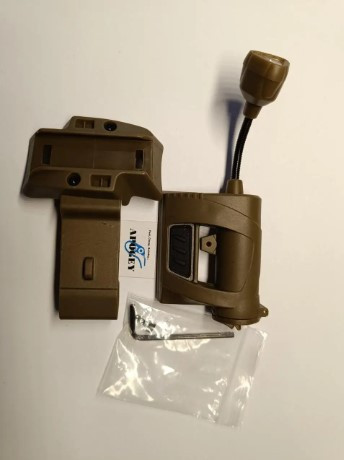 fonarik-na-slem-s-krepleniem-mpls-charge-big-1