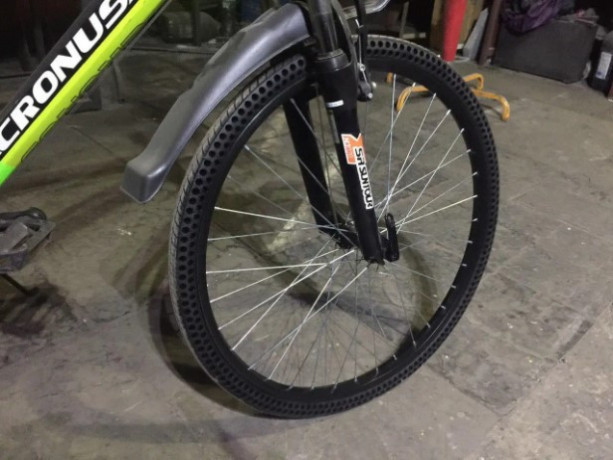 beskamernaia-sina-dlia-velosipeda-26x175-big-3