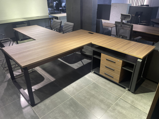 kabinet-direktora-fort-v-naiavnosti-big-1