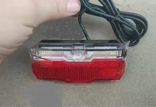 zadnii-fonar-zadniaia-fara-stop-signal-elektrovelosipeda-big-0