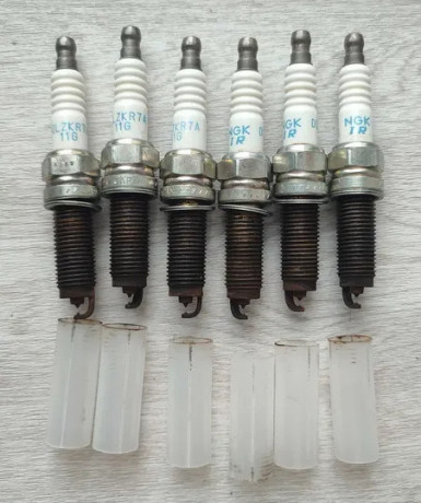 iridievye-sveci-ngk-dilzkr7a11g-rabocie-big-0
