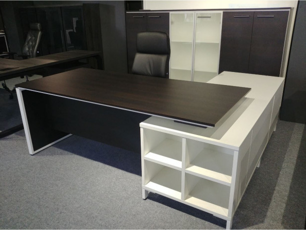 kabinet-kerivnika-silver-big-1