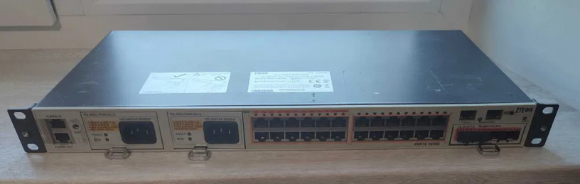 gigabitnyi-kommutator-switch-zte-zxr10-5928e-24-porta-po-1-gb-big-0