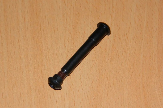os-bolt-uzla-skladyvaniia-bolt-s-gaikoi-elektrosamokata-xiaomi-m365-pro-big-1
