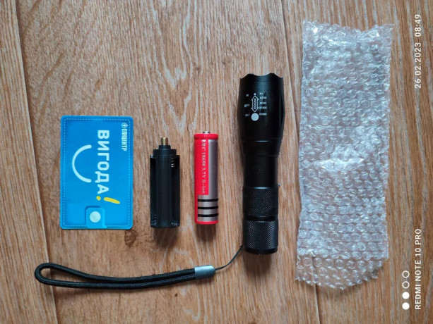 vodonepronicaemyi-takticeskii-led-fonarik-iarkost-1000-1800-lumens-big-5