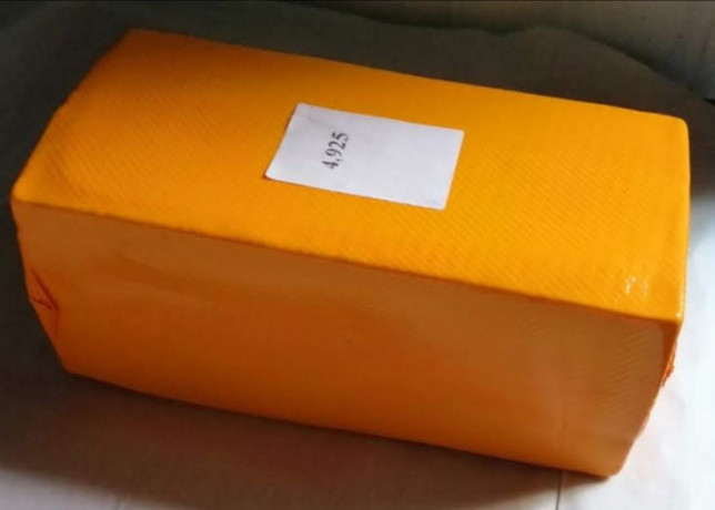 sirnii-produkt-ukrayinskii-50-ziru-v-suxii-recovini-krug-brus-big-0