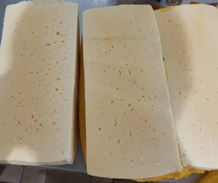 sirnii-produkt-ukrayinskii-50-ziru-v-suxii-recovini-krug-brus-big-4