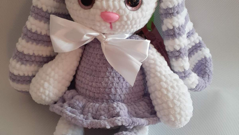 miaka-igraska-amigurumi-zaicik-zi-smugastimi-vuskami-big-0