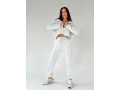 sportivnyi-kostium-zenskii-trend-small-1