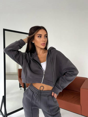 sportivnyi-kostium-zenskii-trend-big-5