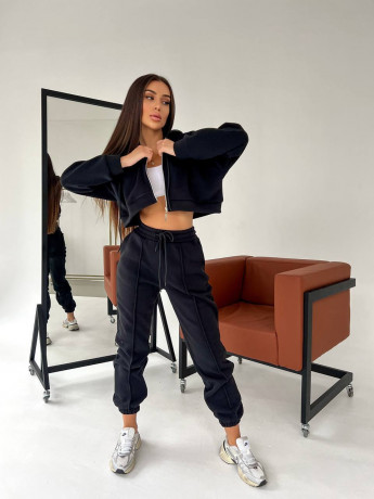 sportivnyi-kostium-zenskii-trend-big-4