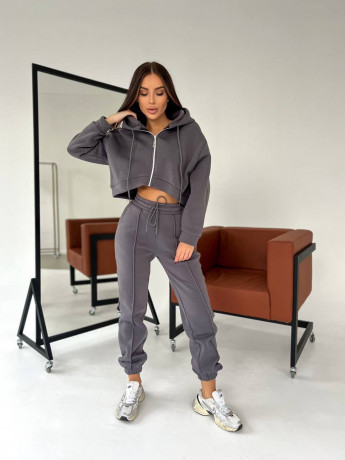 sportivnyi-kostium-zenskii-trend-big-6