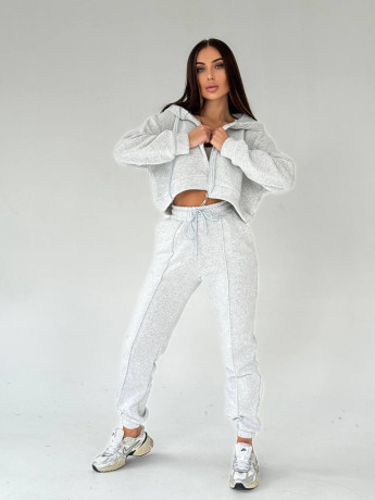 sportivnyi-kostium-zenskii-trend-big-1