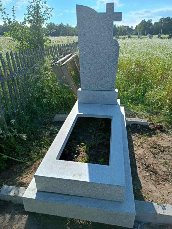 vigotovlennia-pamiatnikiv-z-krixti-nizi-itd-big-0