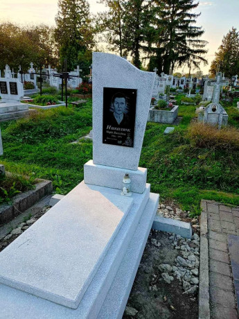 vigotovlennia-pamiatnikiv-z-krixti-nizi-itd-big-2