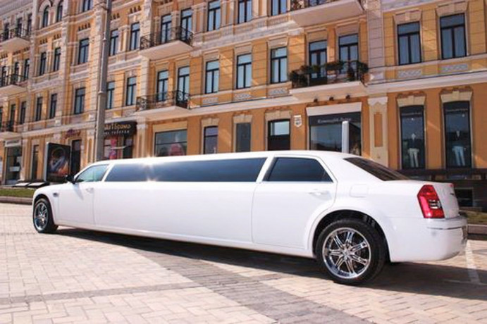 limuzin-chrysler-300c-prokat-big-1