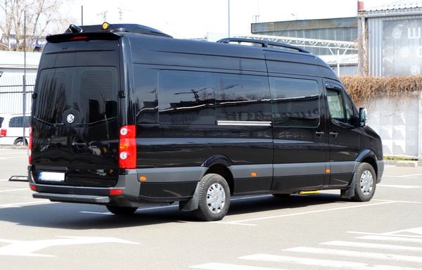 mercedes-sprinter-cernyi-prokat-arenda-big-1