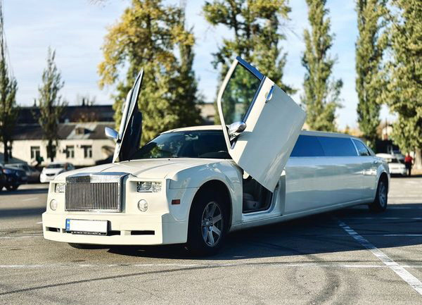 limuzin-rolls-royce-phantom-tiffani-arenda-big-0
