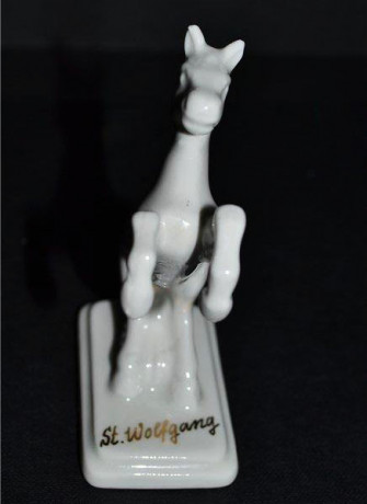 vintaznaia-statuetka-belaia-losad-big-3