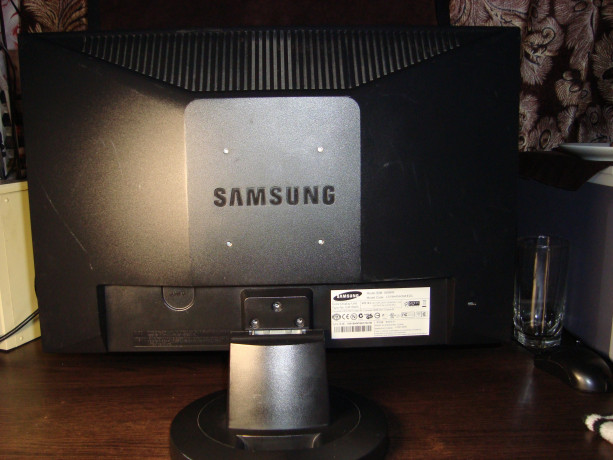 monitor-samsung-syncmaster-920-nw-19-sirokoformatnyi-big-4