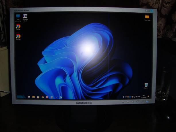 monitor-samsung-syncmaster-920-nw-19-sirokoformatnyi-big-0