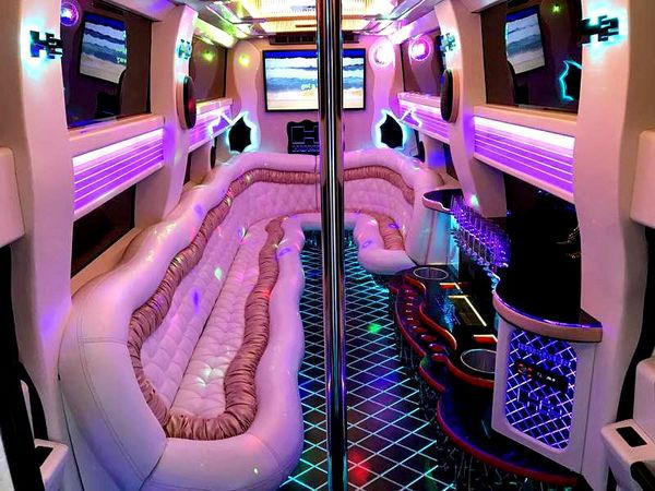 limuzin-ultra-mega-hummer-h2-2017-arenda-big-5