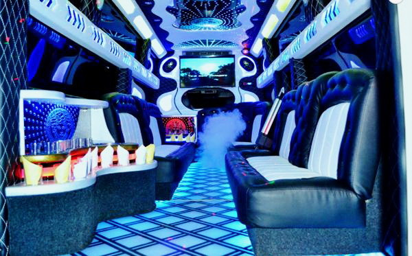 limuzin-mega-hummer-h2-belyi-arenda-big-6