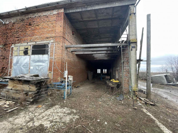 prodaz-virobnico-skladskoyi-bazi-v-s-bogoliubi-luckogo-r-nu-big-3