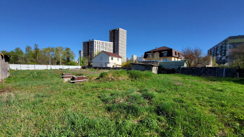 dilianka-v-centri-brovariv-po-vul-kiyivska-vlasnik-big-3