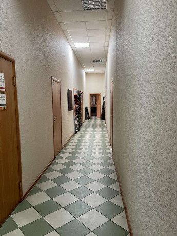 prodaz-ofisnoyi-budivli-782-m2-brovari-big-2